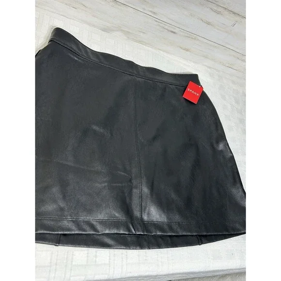NEW! NWT! SPANX Size XL Black FAUX LEATHER Pull On Skort Skirt SHORTS LINED